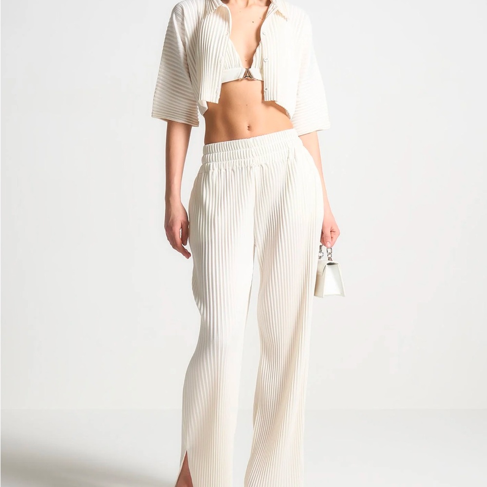 🚫 SOLD 🚫 Chic White Ribbed Two-Piece Set - Picture 2 of 9